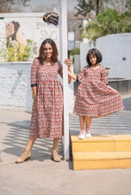 Load image into Gallery viewer, Mom and daughter combo collation Rayon Printed kurti