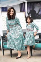 Load image into Gallery viewer, Mom and daughter combo collation Rayon Printed kurti