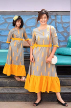 Load image into Gallery viewer, Mom and daughter combo collation Rayon Printed kurti